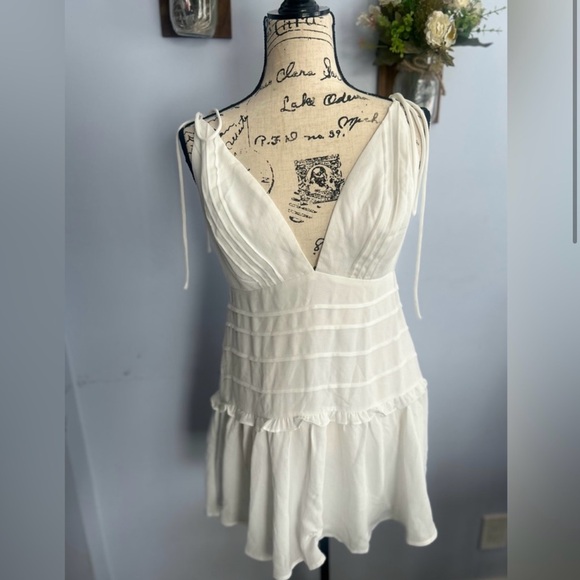 Hello Molly white mini dress - Picture 1 of 4